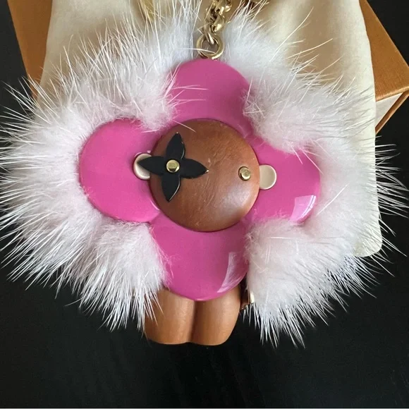 Louis Vuitton Porto Cure Vivienne Fur Charm GP x Wood Pink❤️Authentic in box - Picture 3 of 9